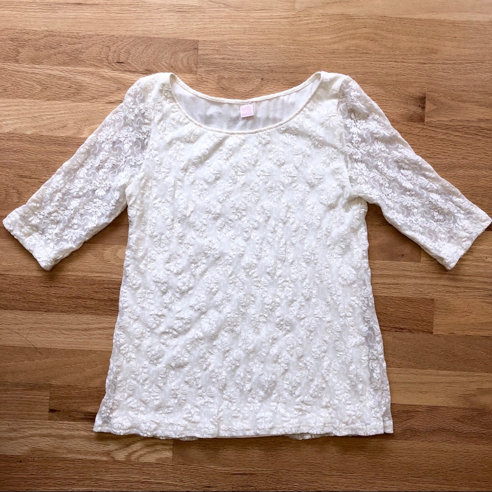 BEAUTIFUL Lace Top,great piece to dress up or down